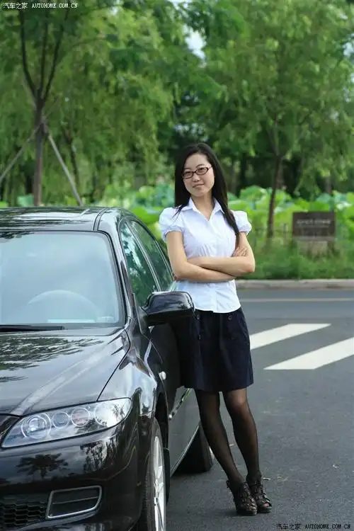 先几张去年在绍兴十里荷塘,我老婆和"小老婆"照片