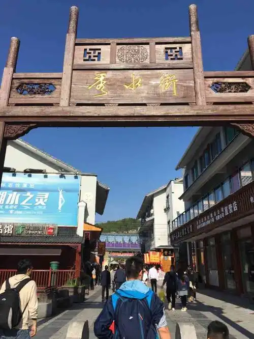 千岛湖秀水街-"山有水则灵,水有鱼则灵,一点都不假. .