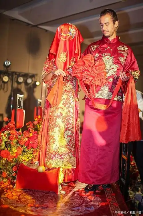 秀禾服:传统婚礼的美丽象征