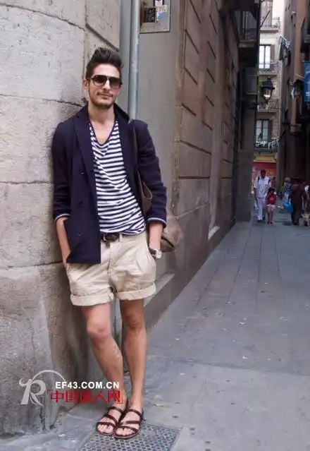 西装配短裤 男士奇怪装扮引风尚