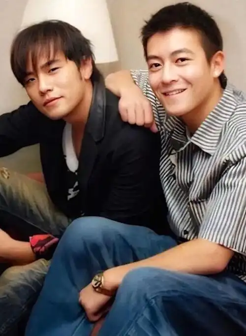 谢霆锋对比43岁陈冠希,看出骨相老去和皮相老去的区别|素颜|陈小春|张