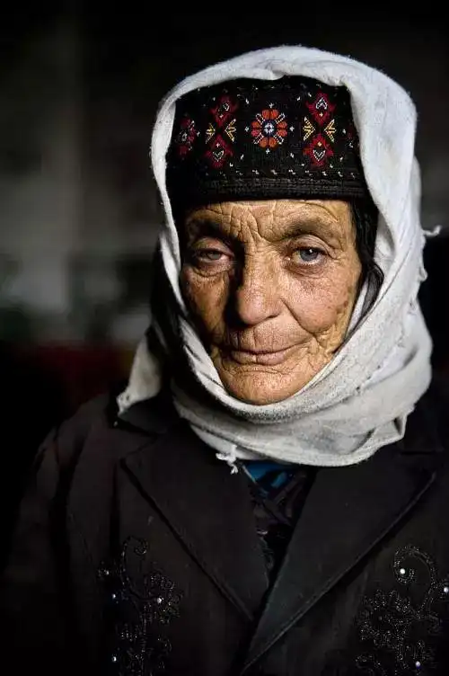 地处四千多米的高原   却是中国唯一的白色人种   只能说新疆是杠很