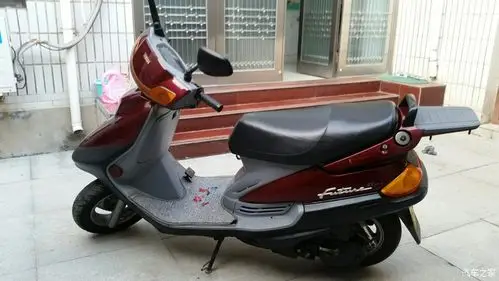 存放十六年的雅马哈凌鹰125