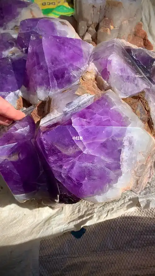 超大紫水晶矿物