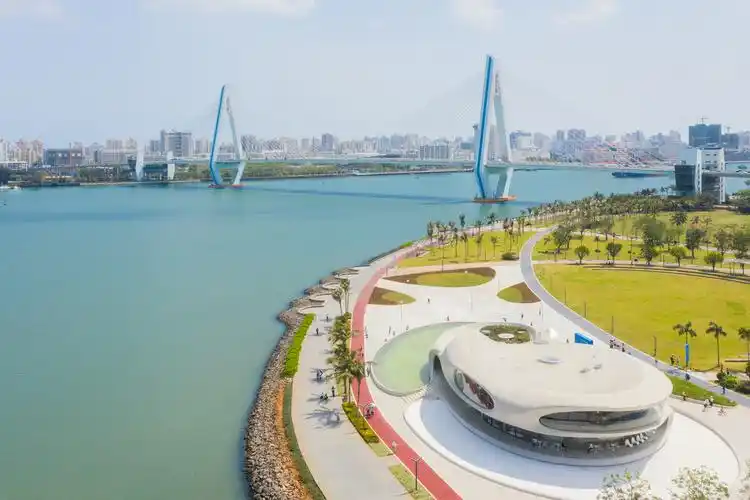 海南海口市龙华区世纪公园晓岛