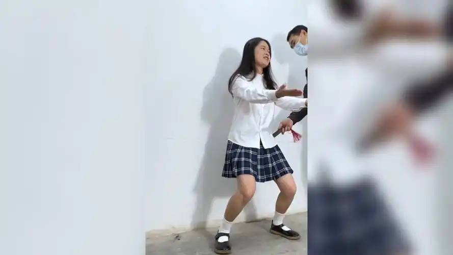 老师被学生家长监督蹲马步完整版46分钟