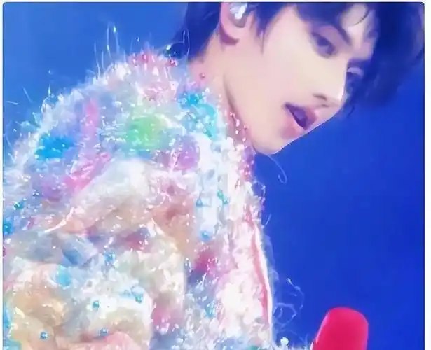 娱乐圈啊,真的是个谜一样的地方.就像蔡徐坤,这小伙子可真是个传奇.