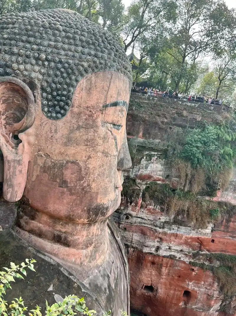 曾9615传言说:"乐山大佛出现过"闭眼"和"流泪",分别是1 - 抖音