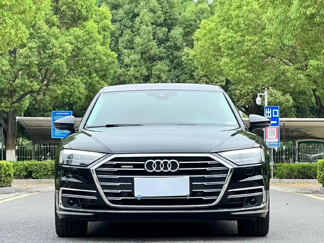 新到2020年奥迪a8l,一手车,原版车况三处补漆无换件,3