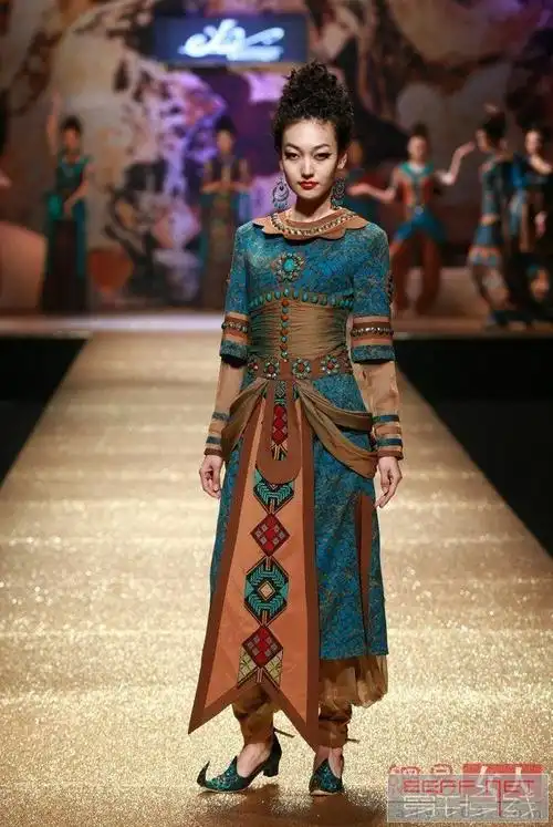 [民族服饰] 新疆民族元素服装设计 龟兹丽人