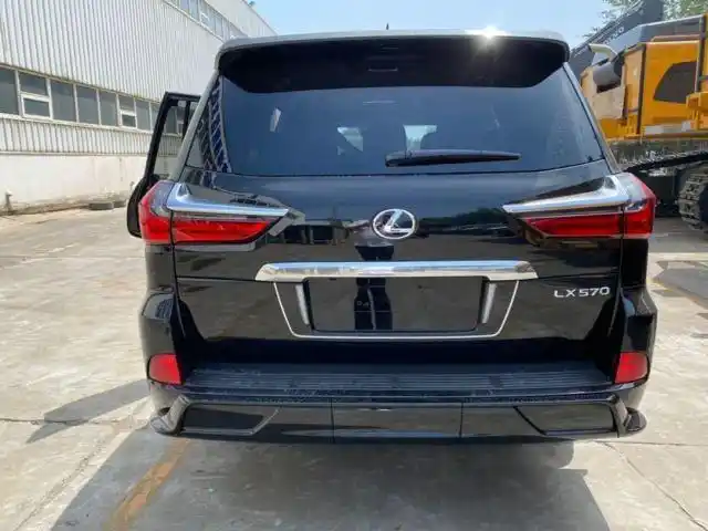 20款雷克萨斯5700对于很多人来说并不陌生,作为一款豪华suv,5010*1970