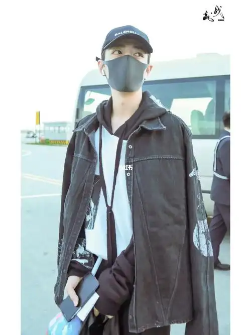 肖战机场照79181102长沙76北京