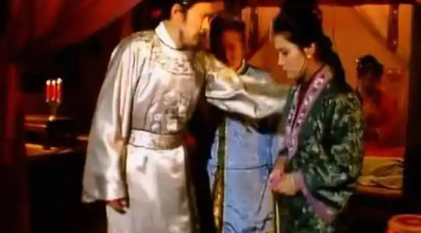 贾政诡秘的房中事:王夫人沉静,赵姨娘躁动不已,周姨娘保持沉默