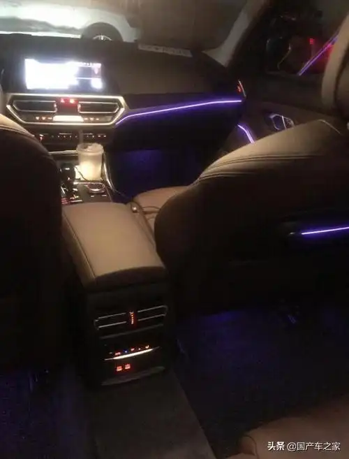 宝马3系提车作业新款宝马325lim套件夜间实拍网友这氛围灯效果没让我