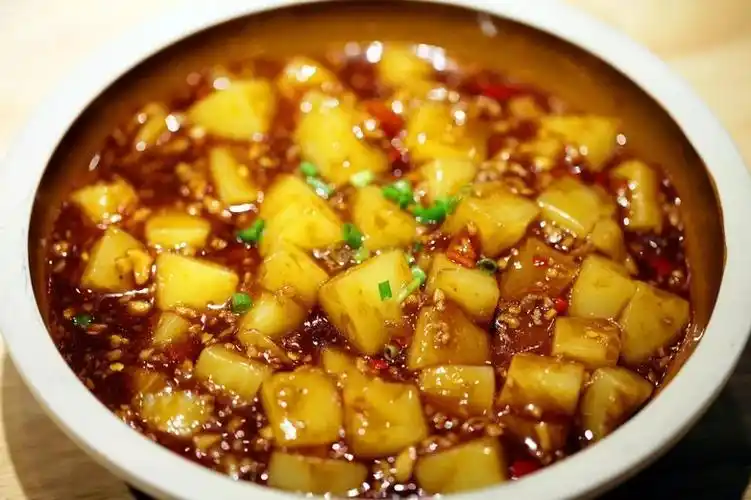 据说这道菜里还放了瑶柱等海鲜提味 正如猫耳朵不是耳朵 家湘米豆腐