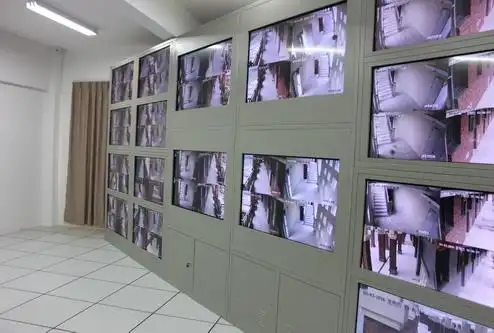 我校监控室一隅