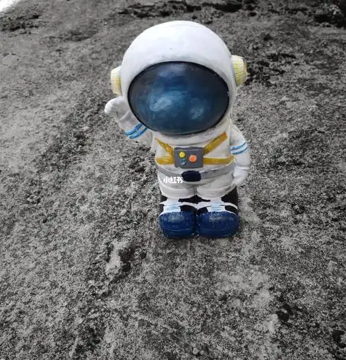 去画个太空人吧毕竟是喜之郎给的梦想