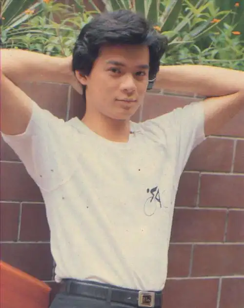 "郭靖"黄日华:妻子在他怀里去世,发誓终身不娶,一生挚爱亡妻