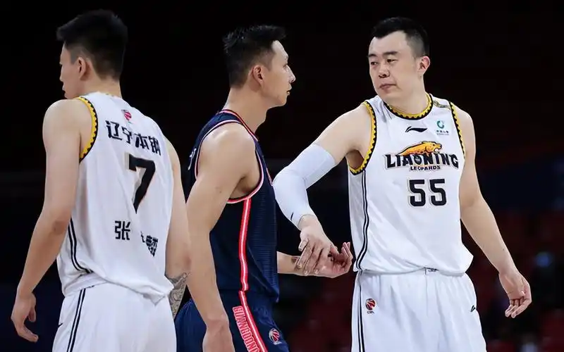 辽宁队杨鸣(辽宁队战胜广东队,杨鸣一番话说得杜锋很感动,杨鸣情商真