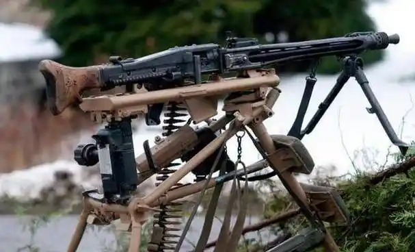 希特勒的电锯mg42:号称上世纪最好的机枪,射击声就是死神的召唤_德军