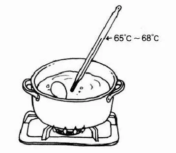 没有熟的白煮蛋,通常是指蛋黄部分没有完全熟.