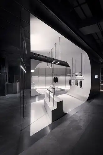 芝作室 | 上海滑板场元素构筑的潮牌集合店