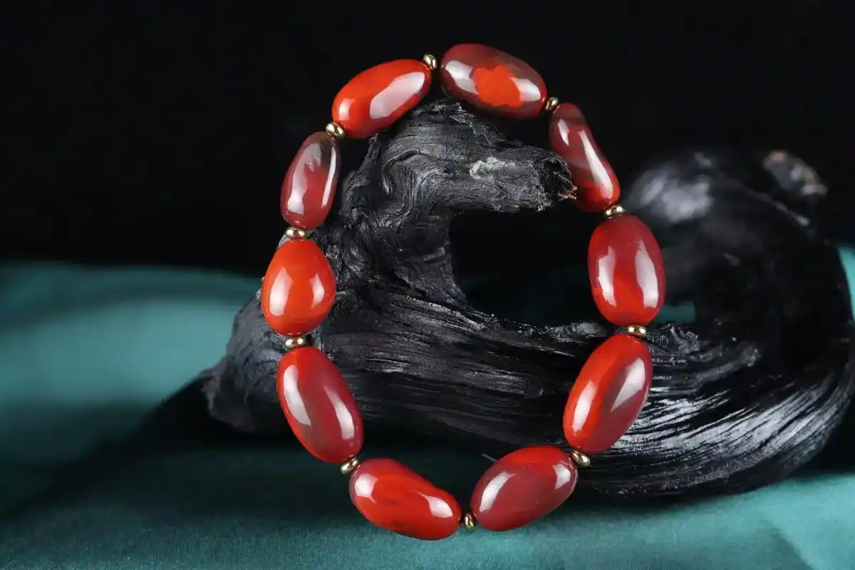 南红手串上新.【随手型串】 极品九包口浆火焰 - 抖音