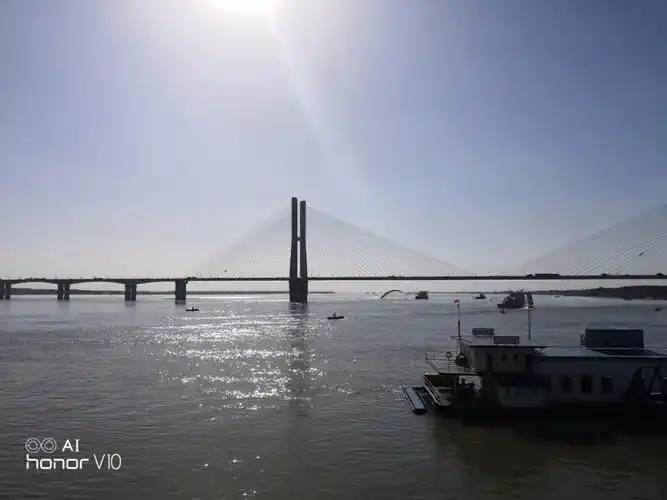 荆江之水三面环绕万里长江第一矶