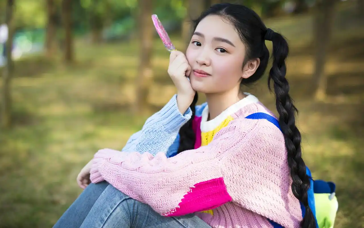 > 阳光女孩户外摄影写真高清桌面壁纸 第一辑(1920×1200)