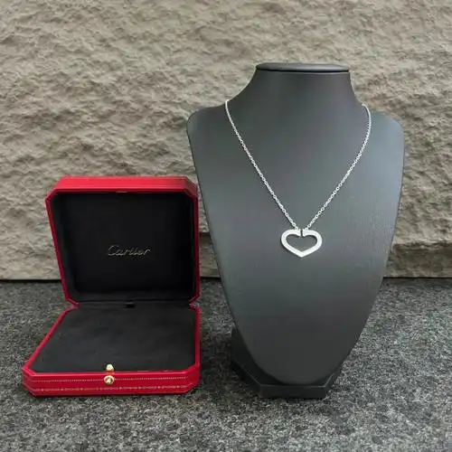 98新卡地亚cartier女士爱心白金满钻项链