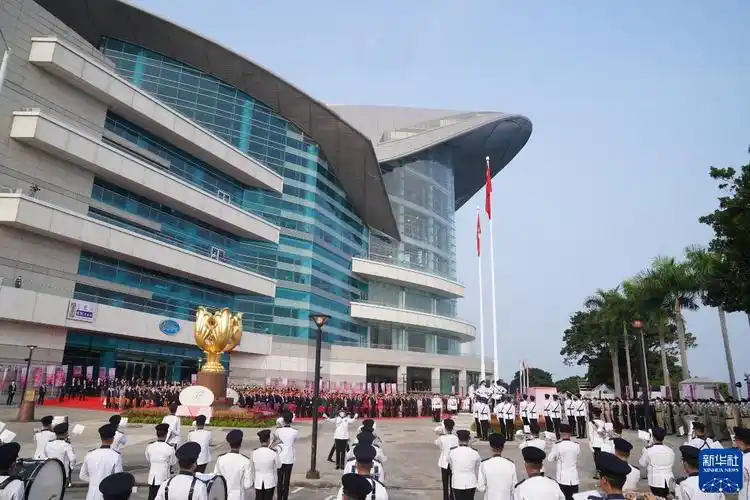 特写:"十一"的香港,最耀眼那一抹中国红