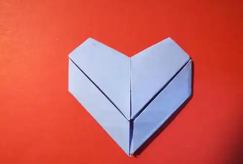 教你用折纸折叠一个爱心3分钟就能学会