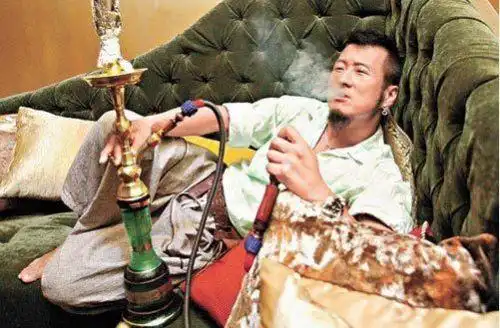 组图:杨坤否认吸毒 盘点体娱圈遭毒害明星