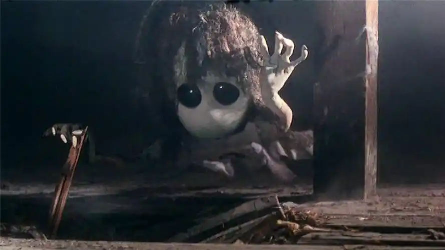 中国恐怖电影的巅峰之作,现在看依旧很吓人!《黑楼孤魂》