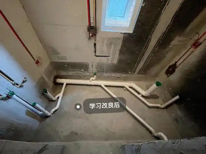 师傅之前的布局 排污管要围墙转一圈,虽然我对这方面一点也不懂,但总