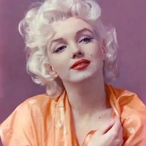 玛丽莲梦露早年不幸离婚3次傍上肯尼迪欲越轨事后死因成谜