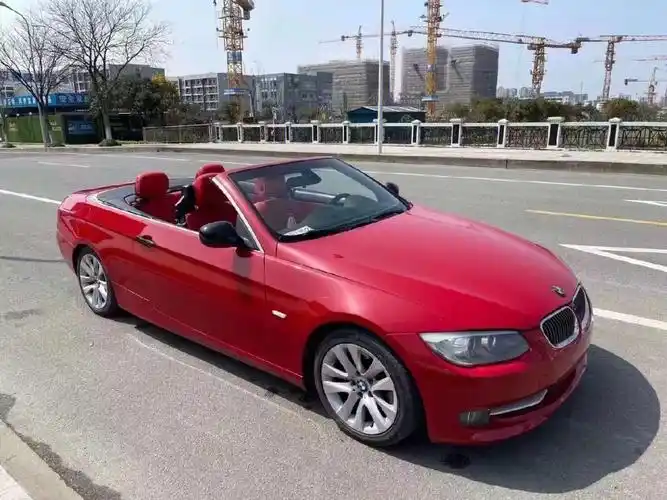 最新到店10年宝马330敞篷 外红内红 车况精品 成色漂亮 支持任何检测