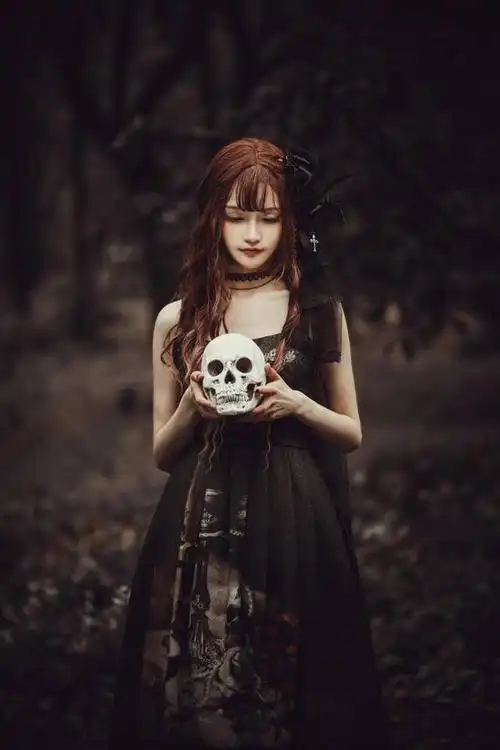 超美哥特风"小萝莉",如山野间的黑天鹅