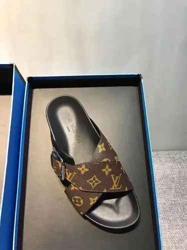 lv 原版升级版大底,更轻便男士凉鞋