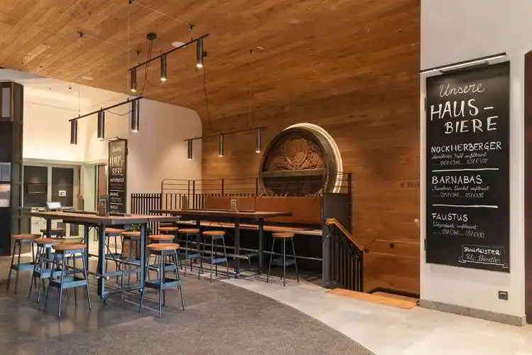 nockherberg啤酒屋是慕尼黑最传统的啤酒屋之一.1627年