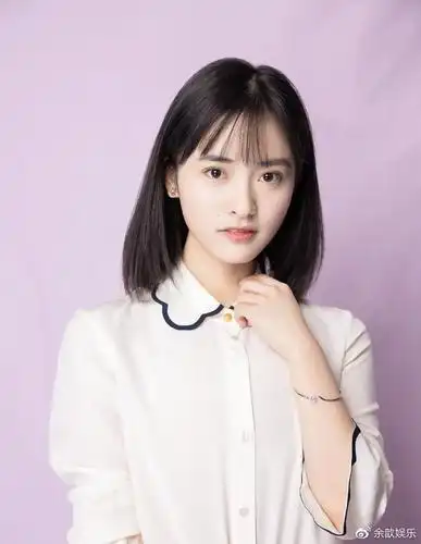 沈月与男友约会再被拍挽手同行去餐厅孙宁甜蜜喂食堪比偶像剧