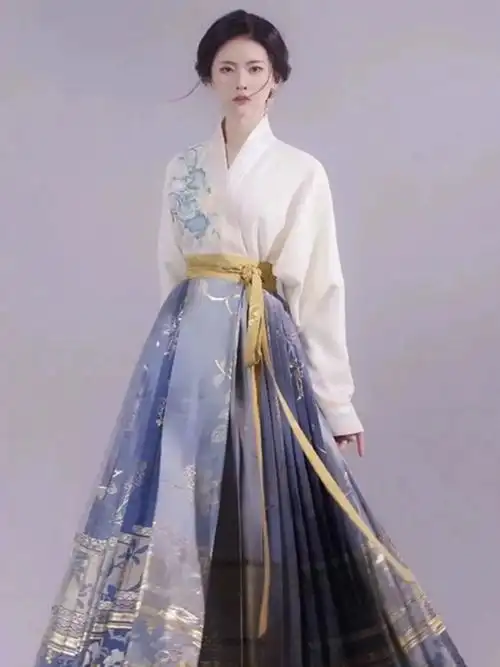 国风服饰有多美 ,你确定不来一组吗,在风华正茂的年纪#相约 - 抖音