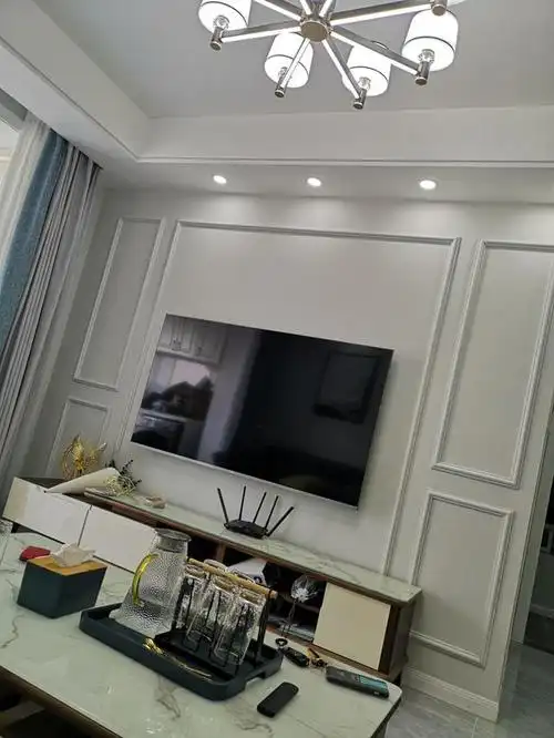 过几天打算乔迁新房,效果很漂亮,石膏线条做电视墙非常喜欢!