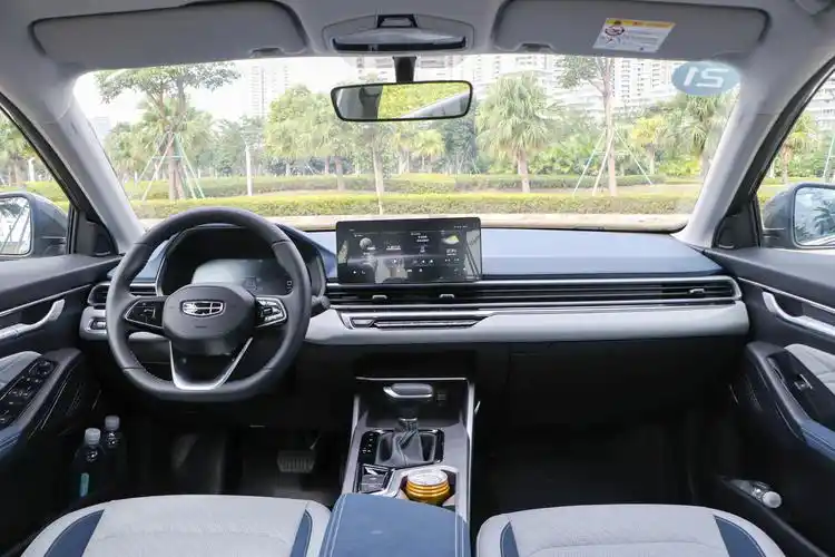 试驾第4代帝豪,不到10万的售价,内饰有格调,行驶质感出乎意料