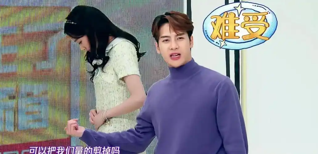 关晓彤腿长1米1,比何老师还长!王嘉尔尴尬,晓彤随后解释见人品