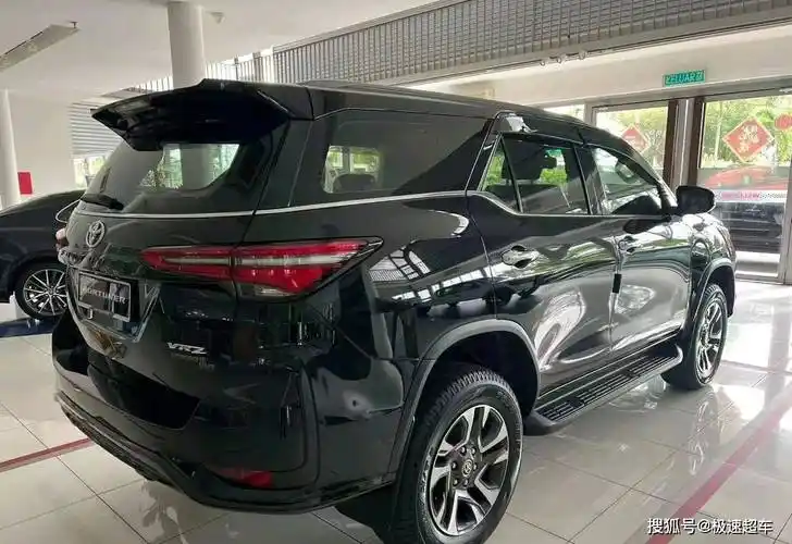 丰田fortuner越野车霸气驾临