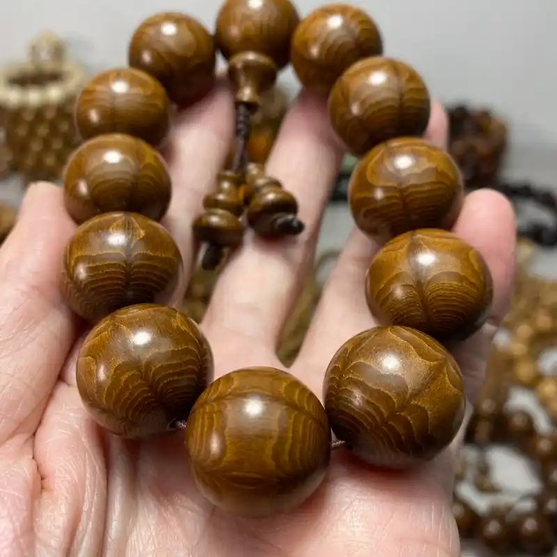 六道木每次盘十分钟左右,隔两三天盘一次即可,不能泡水暴晒上油