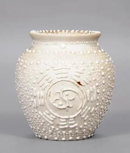 珍珠釉八卦纹罐