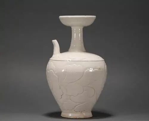white kiln floral holding vase from song宋代定窑白瓷剃花卉纹执壶