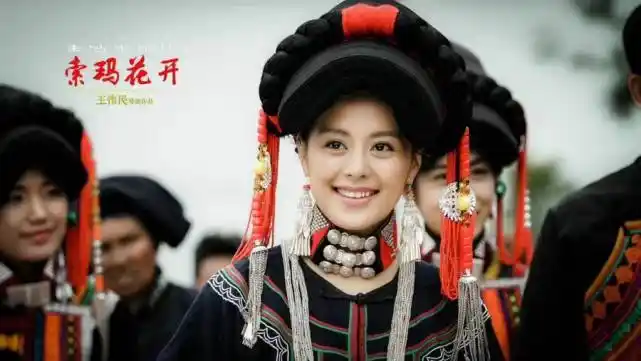 《索玛花开》拍的是大凉山彝族的故事,那里风景很美,人也很质朴,又